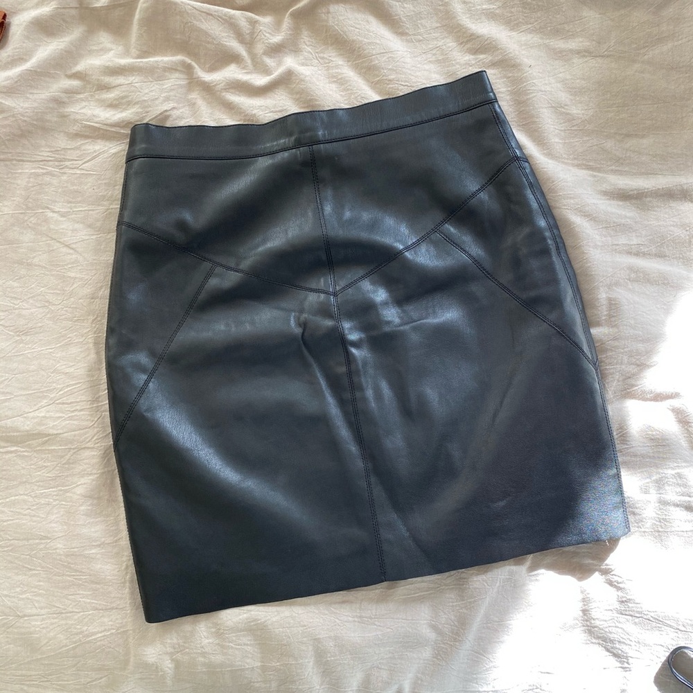 Faux leather mini skirt with zipper